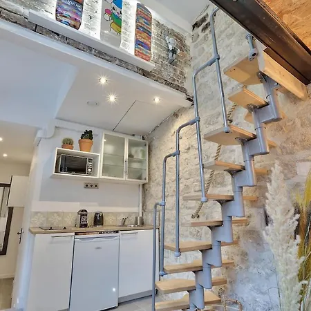 Walking Distance From Marais With Mobile Ac Apartment