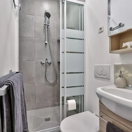 Walking Distance From Marais With Mobile Ac Paris