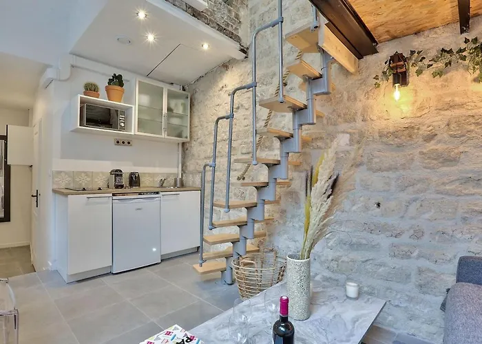 Walking Distance From Marais With Mobile Ac